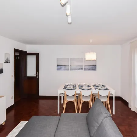 Apartment Beautiful Porto Gaia - Views, Metro & Free Parking *
