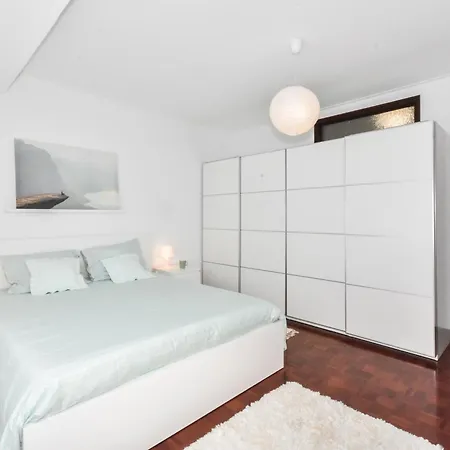 Beautiful Porto Gaia - Views, Metro & Free Parking