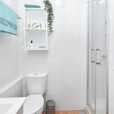 Beautiful Porto Gaia - Views, Metro & Free Parking Apartment