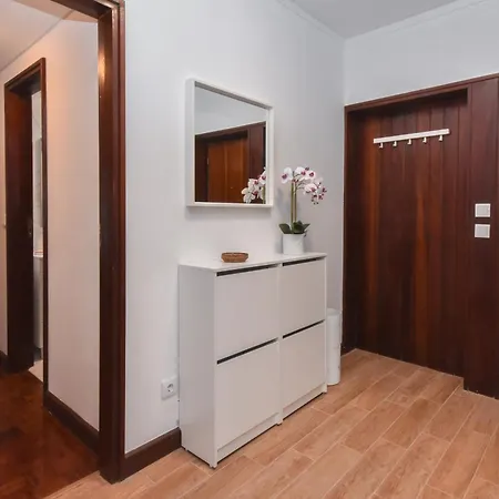 Beautiful Porto Gaia - Views, Metro & Free Parking Apartment *