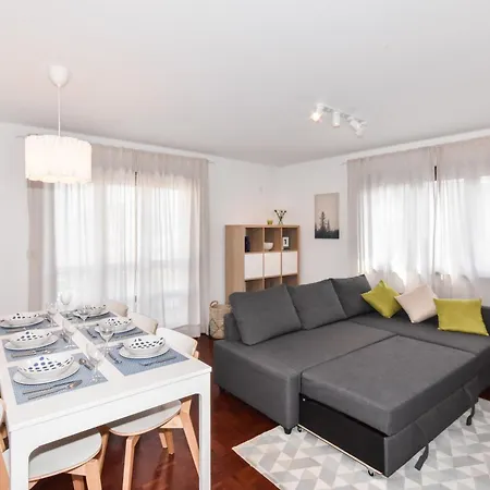 Apartment Beautiful Porto Gaia - Views, Metro & Free Parking *