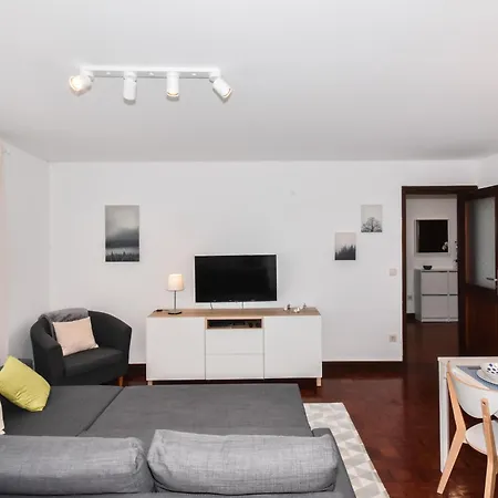 Beautiful Porto Gaia - Views, Metro & Free Parking