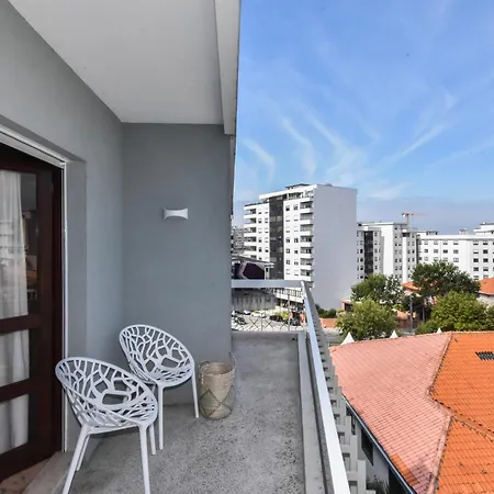 Apartament Beautiful Porto Gaia - Views, Metro & Free Parking *