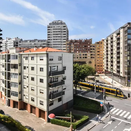 Διαμέρισμα Beautiful Porto Gaia - Views, Metro & Free Parking *