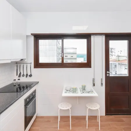 Beautiful Porto Gaia - Views, Metro & Free Parking Apartament *